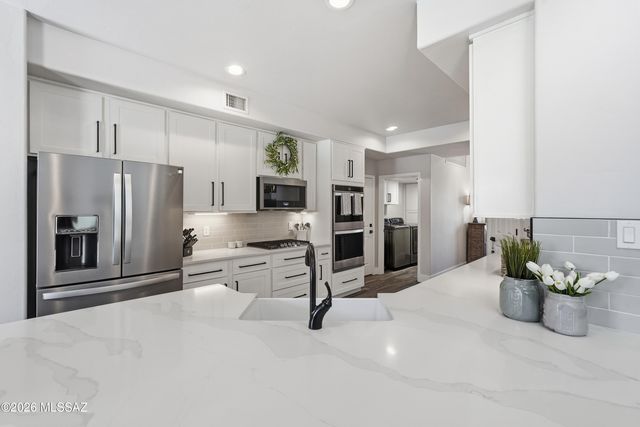 10017 S Placita Notable, Vail, AZ 85641