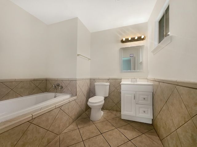 1333 Lucretia Street SW, Albuquerque, NM 87121