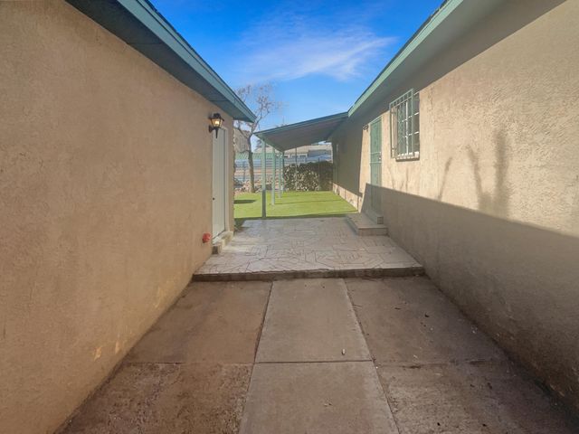 1333 Lucretia Street SW, Albuquerque, NM 87121