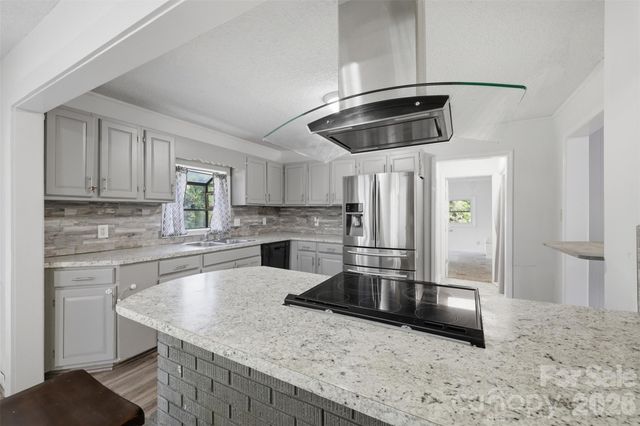 623 E Ohio Avenue, Bessemer City, NC 28016