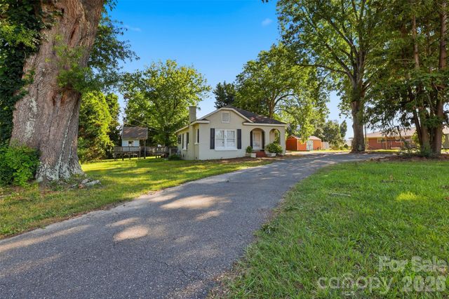 623 E Ohio Avenue, Bessemer City, NC 28016