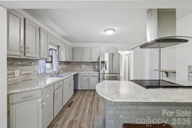 623 E Ohio Avenue, Bessemer City, NC 28016