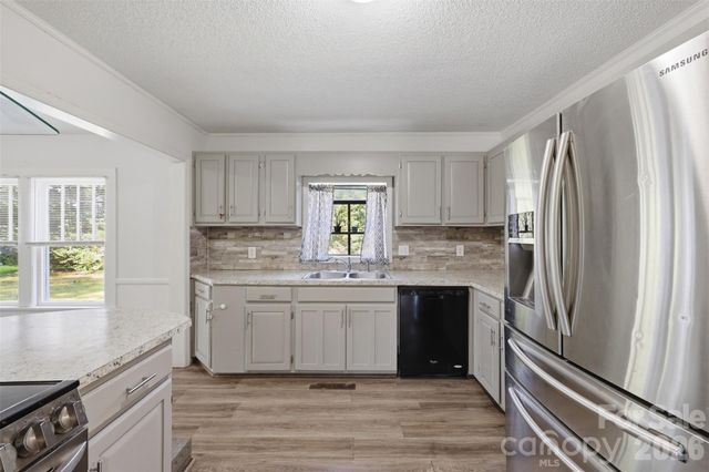 623 E Ohio Avenue, Bessemer City, NC 28016