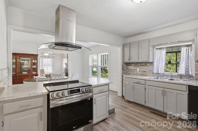 623 E Ohio Avenue, Bessemer City, NC 28016