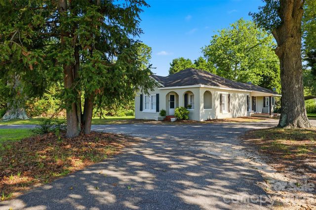 623 E Ohio Avenue, Bessemer City, NC 28016