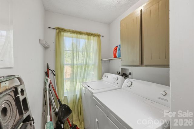 623 E Ohio Avenue, Bessemer City, NC 28016