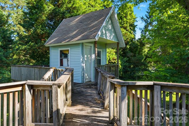 623 E Ohio Avenue, Bessemer City, NC 28016