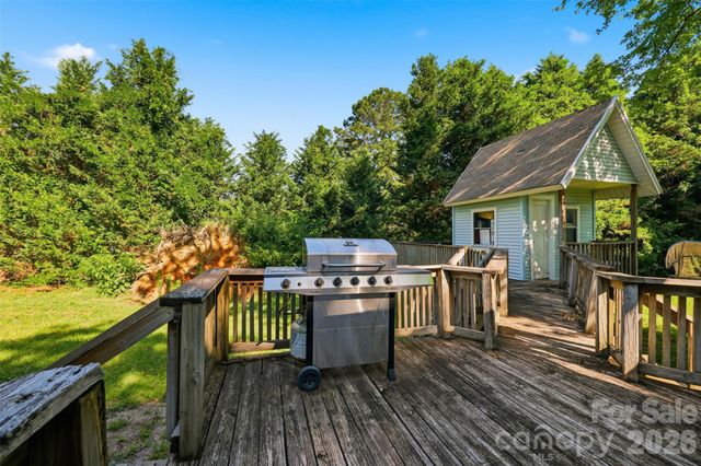 623 E Ohio Avenue, Bessemer City, NC 28016