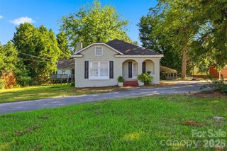 623 E Ohio Avenue, Bessemer City, NC 28016