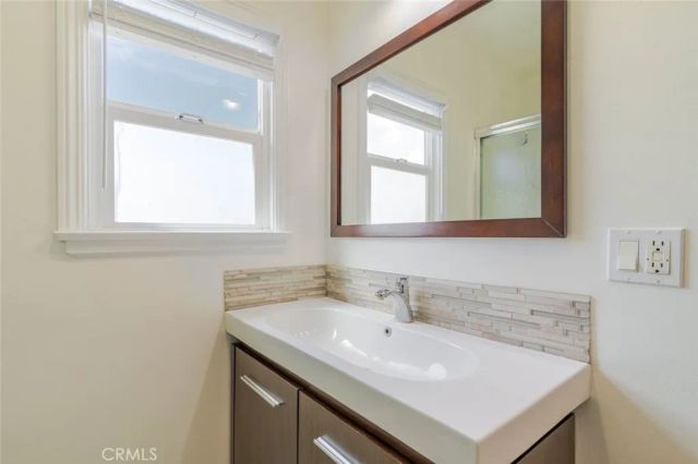 1466 Stanley Avenue, Glendale, CA 91206