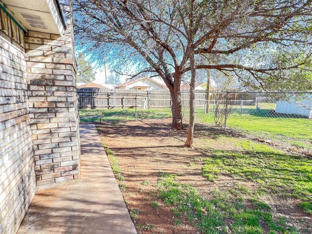 505 N Yosemite, Iowa Park, TX 76367
