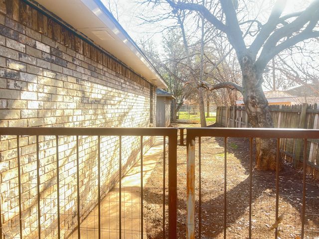 505 N Yosemite, Iowa Park, TX 76367