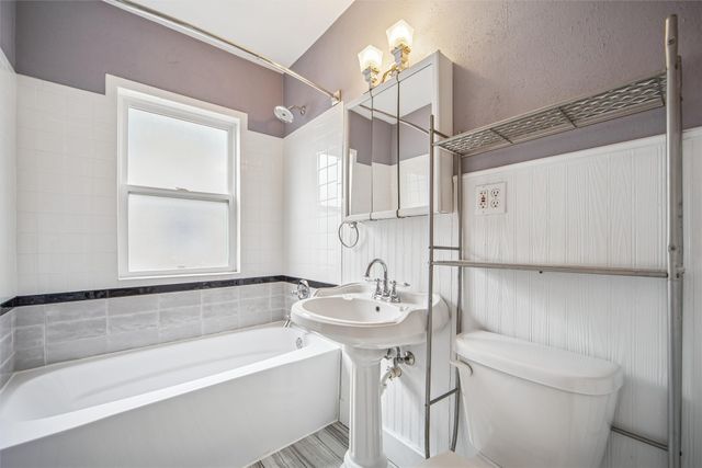 2712 49th Street, Des Moines, IA 50310