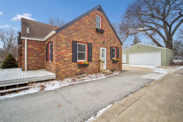 2712 49th Street, Des Moines, IA 50310