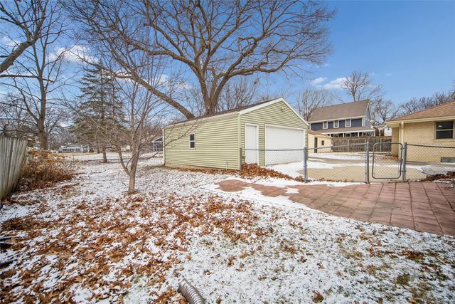 2712 49th Street, Des Moines, IA 50310