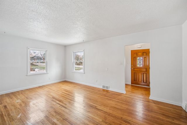 2712 49th Street, Des Moines, IA 50310