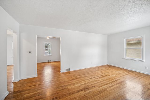 2712 49th Street, Des Moines, IA 50310