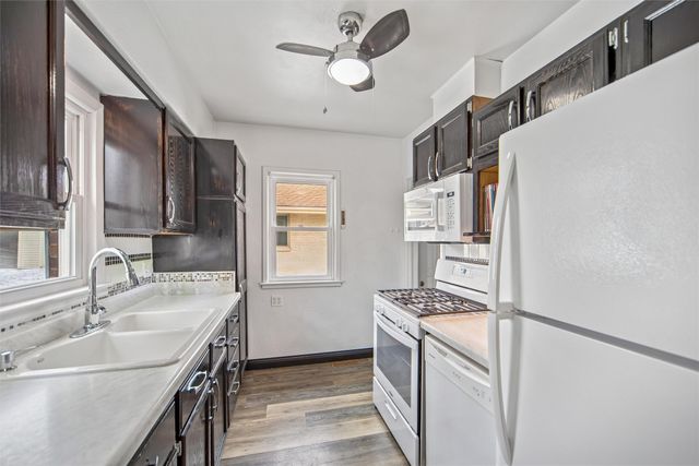 2712 49th Street, Des Moines, IA 50310