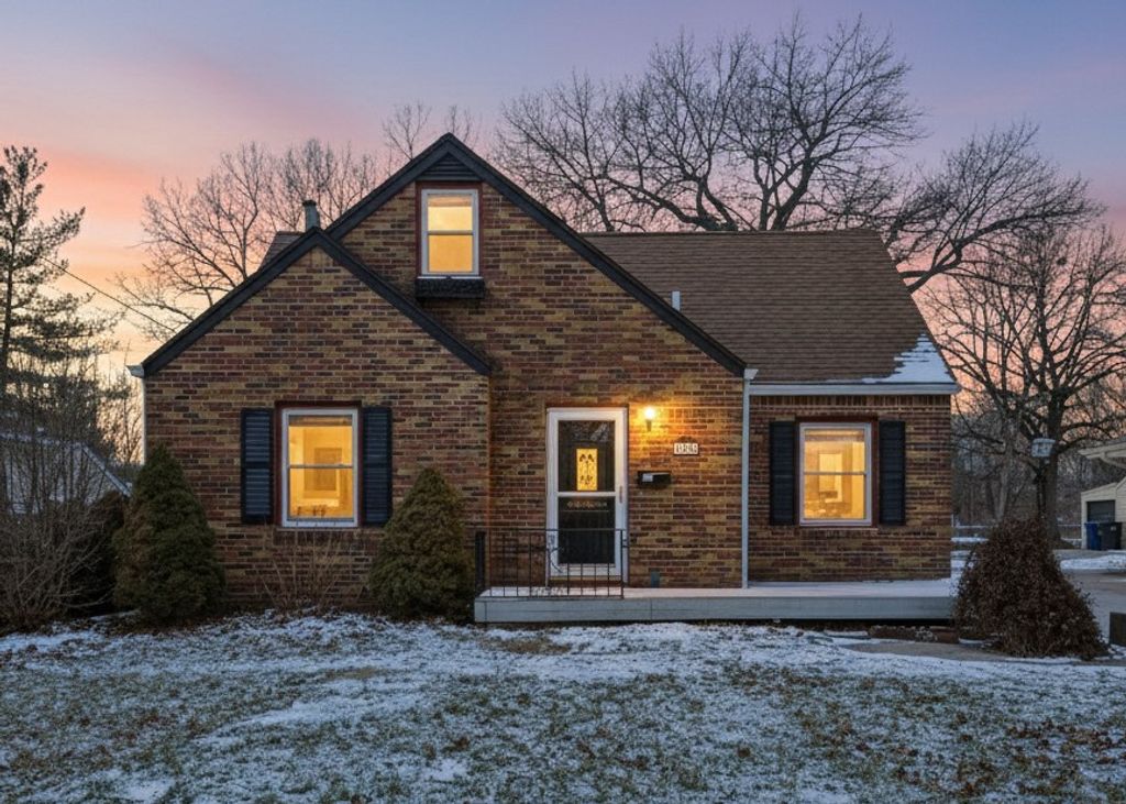 2712 49th Street, Des Moines, IA 50310