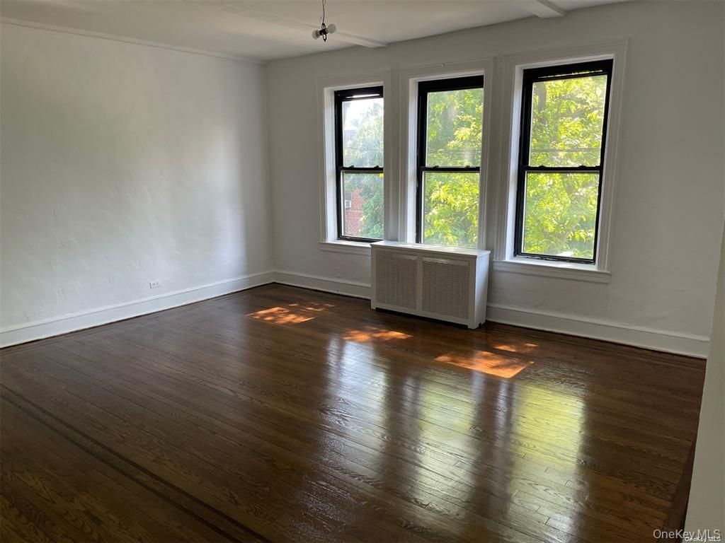 1 Hillside Avenue 3B, Great Neck, NY 11021 — photo 2