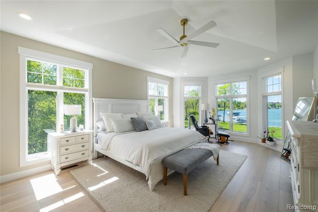 10195 Bennett Lake Road, Fenton, MI 48430