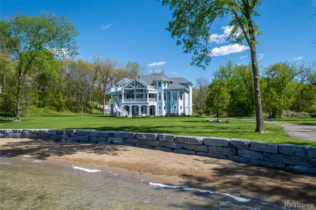 10195 Bennett Lake Road, Fenton, MI 48430
