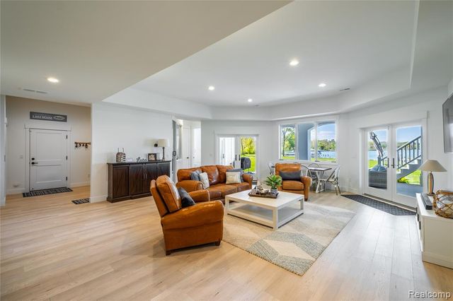 10195 Bennett Lake Road, Fenton, MI 48430