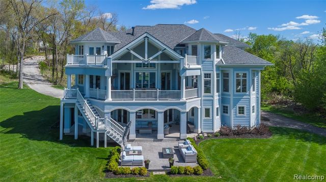10195 Bennett Lake Road, Fenton, MI 48430