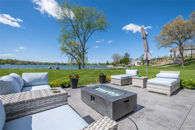 10195 Bennett Lake Road, Fenton, MI 48430