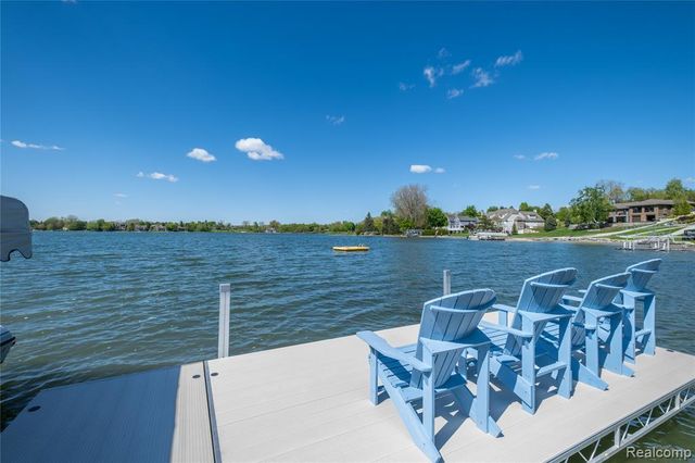 10195 Bennett Lake Road, Fenton, MI 48430