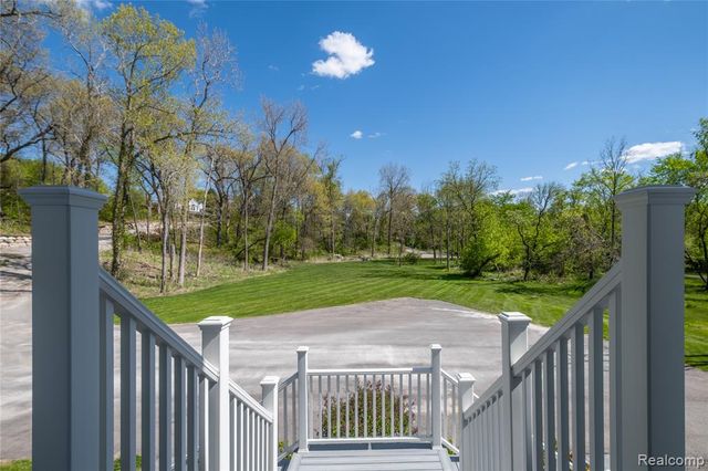 10195 Bennett Lake Road, Fenton, MI 48430