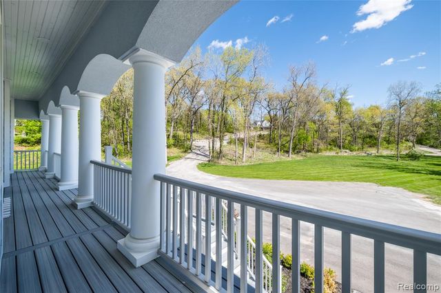 10195 Bennett Lake Road, Fenton, MI 48430