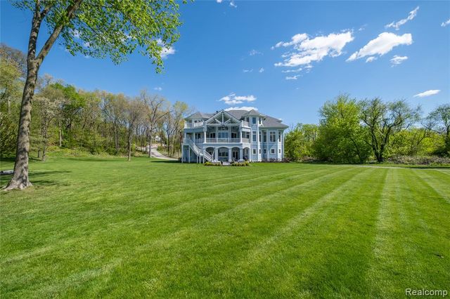 10195 Bennett Lake Road, Fenton, MI 48430
