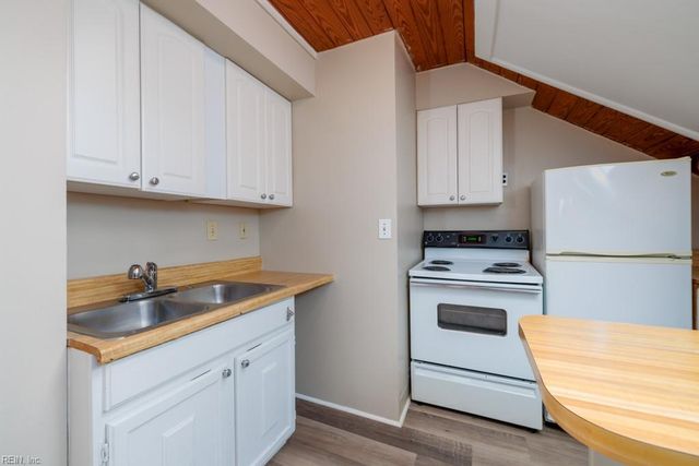 1907 Mediterranean Ave # B, Virginia Beach, VA 23451