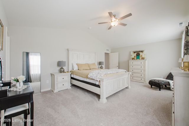 11901 Parkview Trace Dr, Louisville, KY 40229