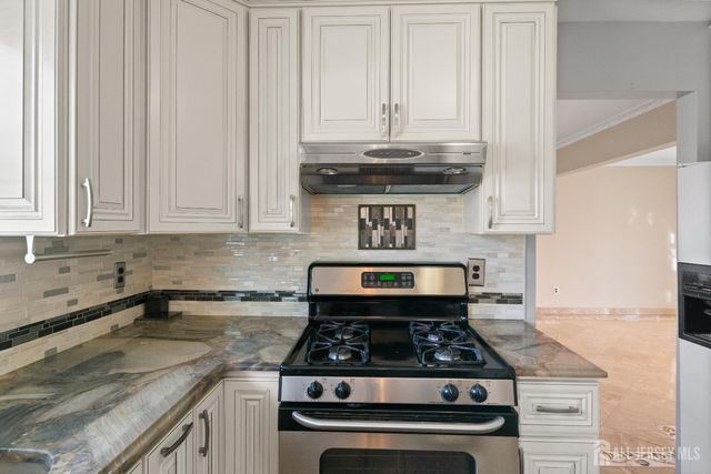 12 Mershon Lane, Plainsboro, NJ 08536