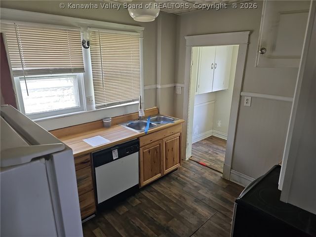 1104 Hunt Avenue, Charleston, WV 25302