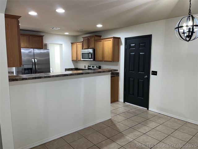 520 S Creek Street, Skiatook, OK 74070