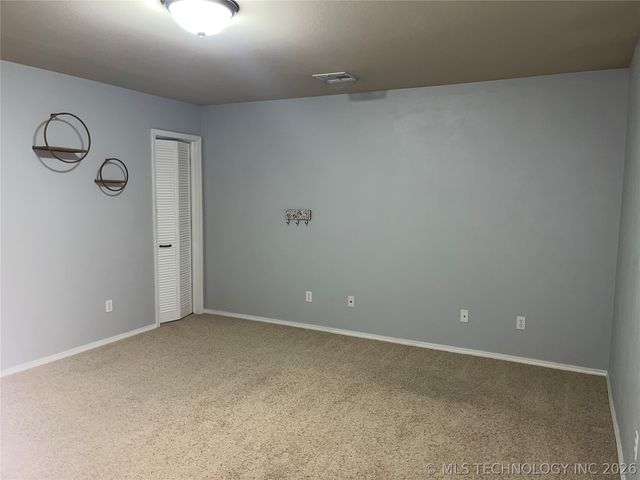 520 S Creek Street, Skiatook, OK 74070