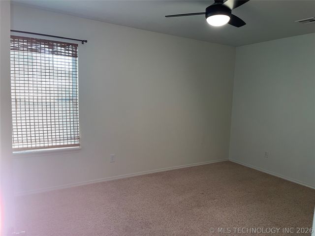 520 S Creek Street, Skiatook, OK 74070