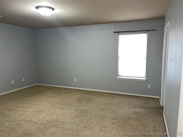 520 S Creek Street, Skiatook, OK 74070