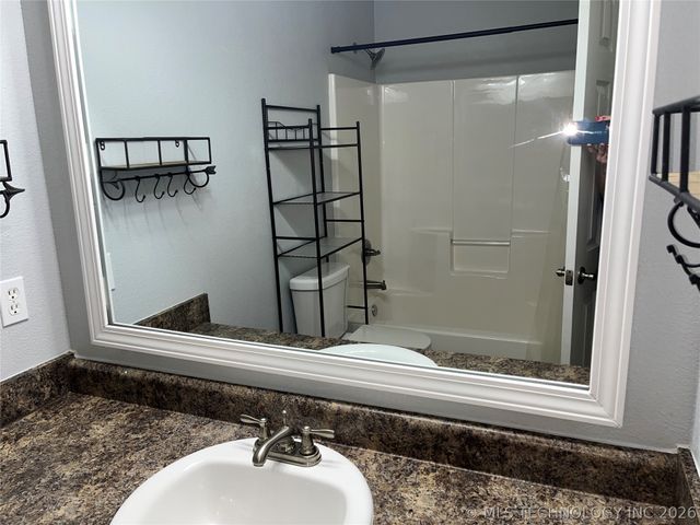 520 S Creek Street, Skiatook, OK 74070