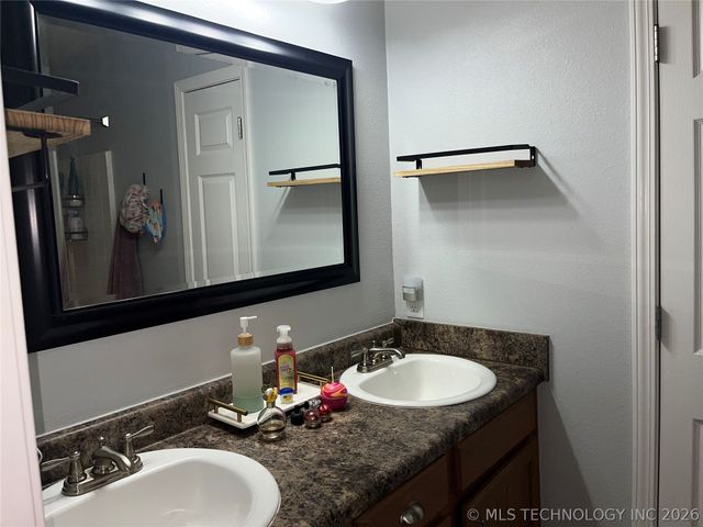 520 S Creek Street, Skiatook, OK 74070