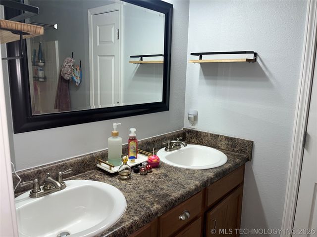 520 S Creek Street, Skiatook, OK 74070