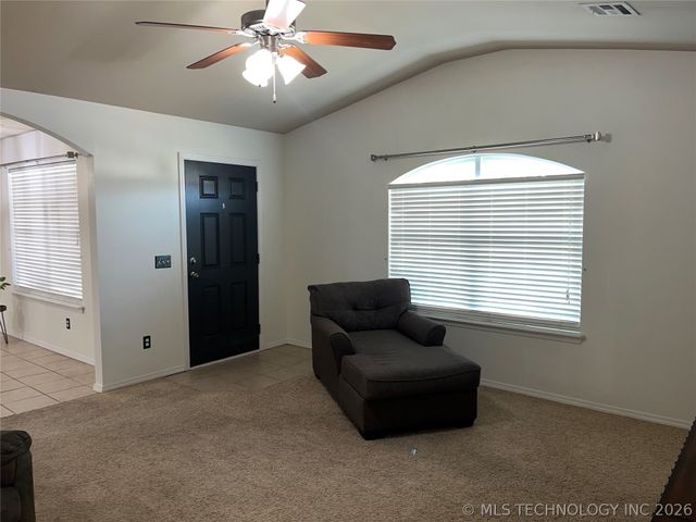 520 S Creek Street, Skiatook, OK 74070