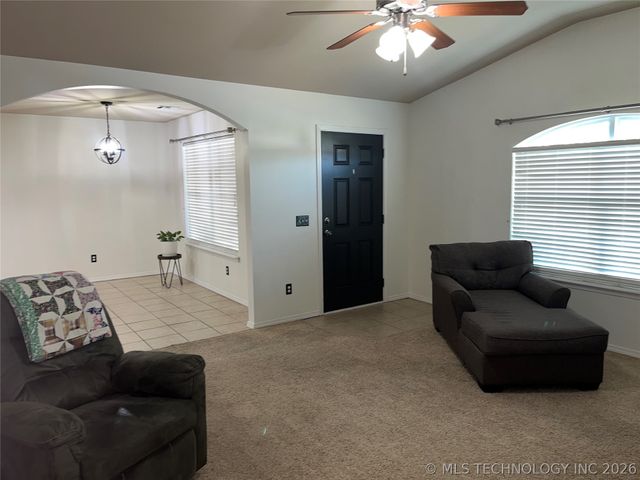 520 S Creek Street, Skiatook, OK 74070