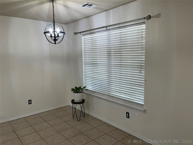 520 S Creek Street, Skiatook, OK 74070