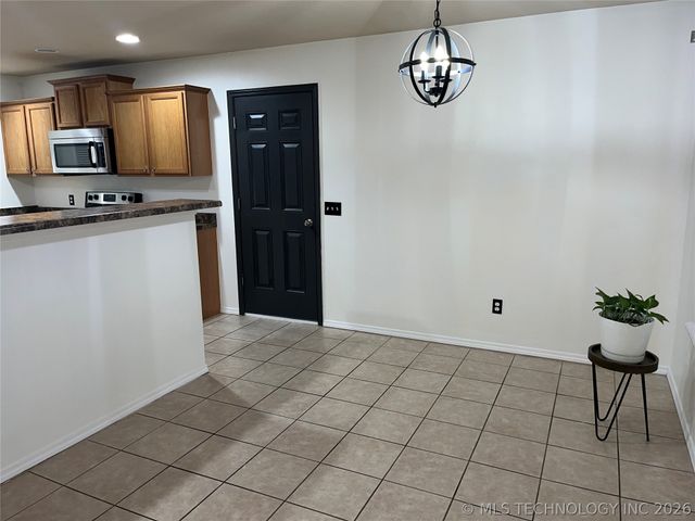 520 S Creek Street, Skiatook, OK 74070