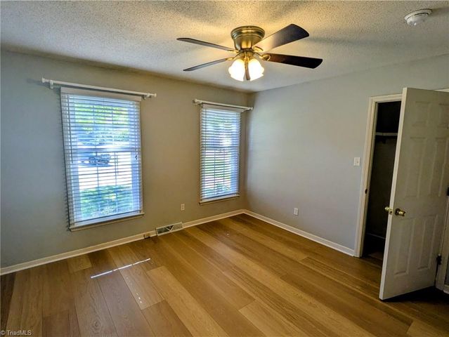 6913 Crandall Court, Clemmons, NC 27012