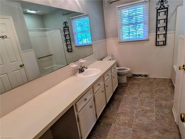 6913 Crandall Court, Clemmons, NC 27012